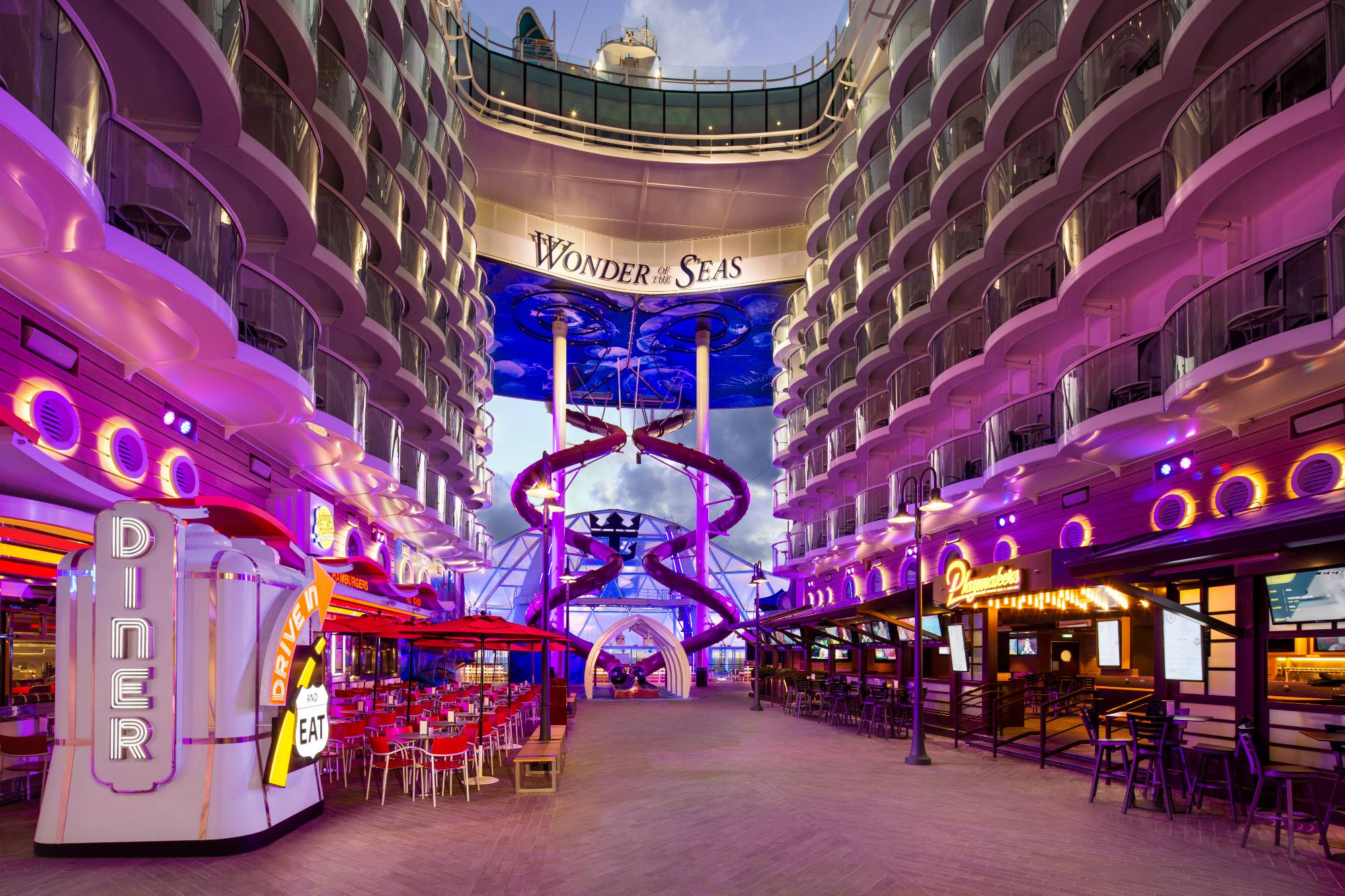 review-what-it-s-like-to-sail-on-the-world-s-largest-cruise-ship